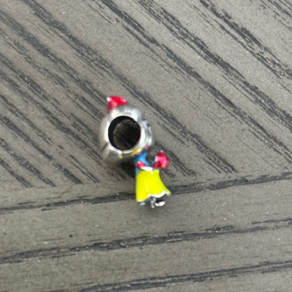 Snow White Charm - Picture 2 of 3